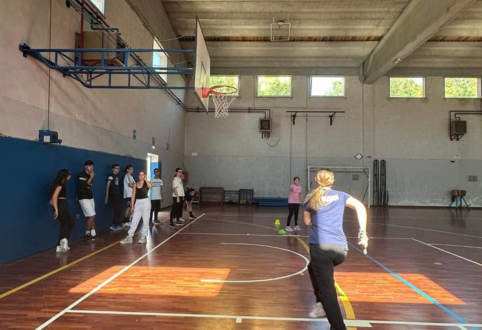 Attività motoria nella palestra dell'Istituto