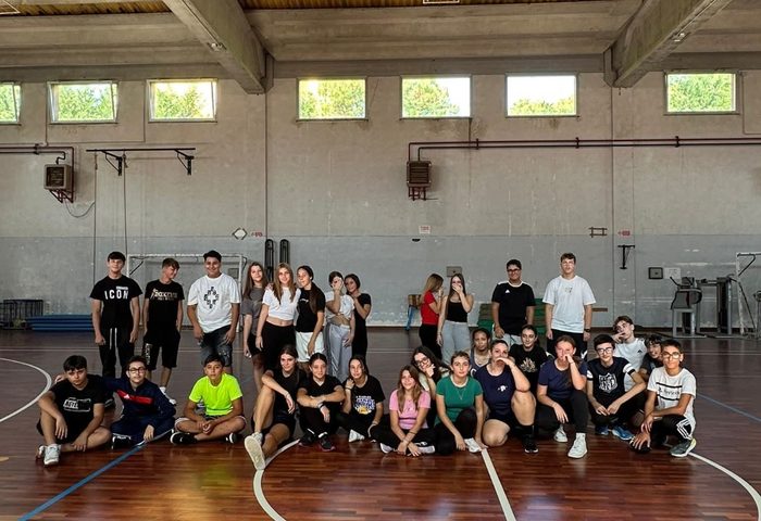 Gruppo di studenti in palestra