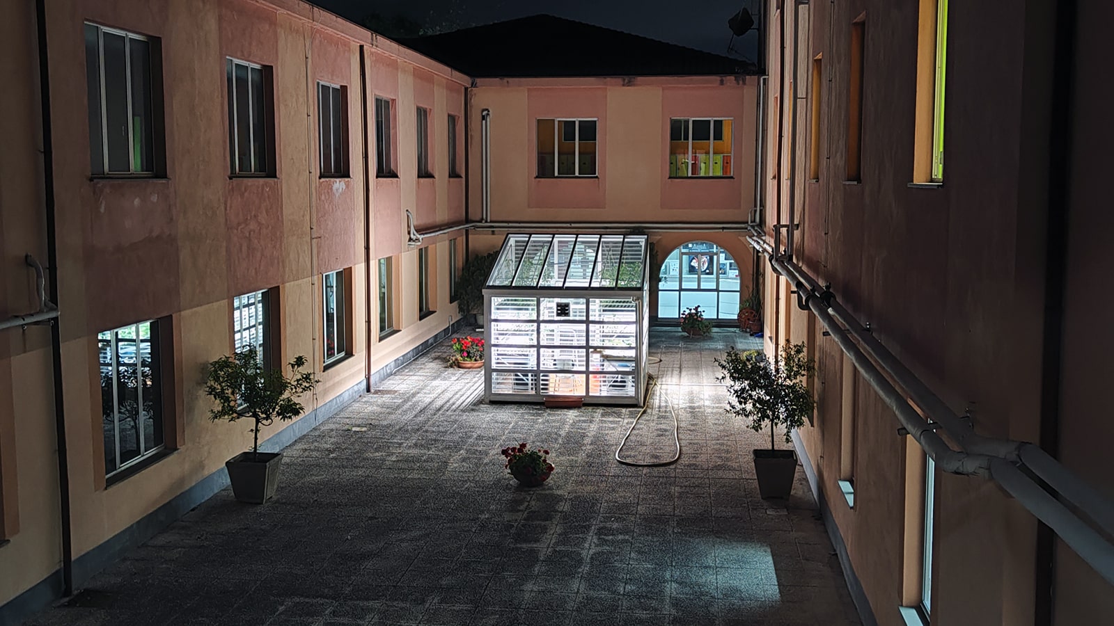 Serra aeroponica notte